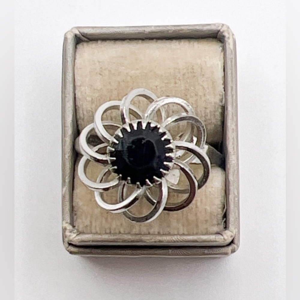 Sterling Silver 925 Womans Ring Size 6 NWOT